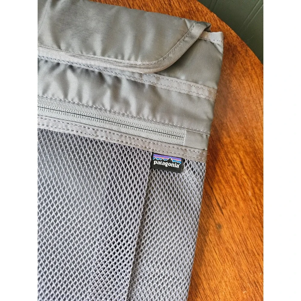 Patagonia Padded Laptop Sleeve Case 13-15 Inch Gray Mesh Pocket Travel Tech Bag